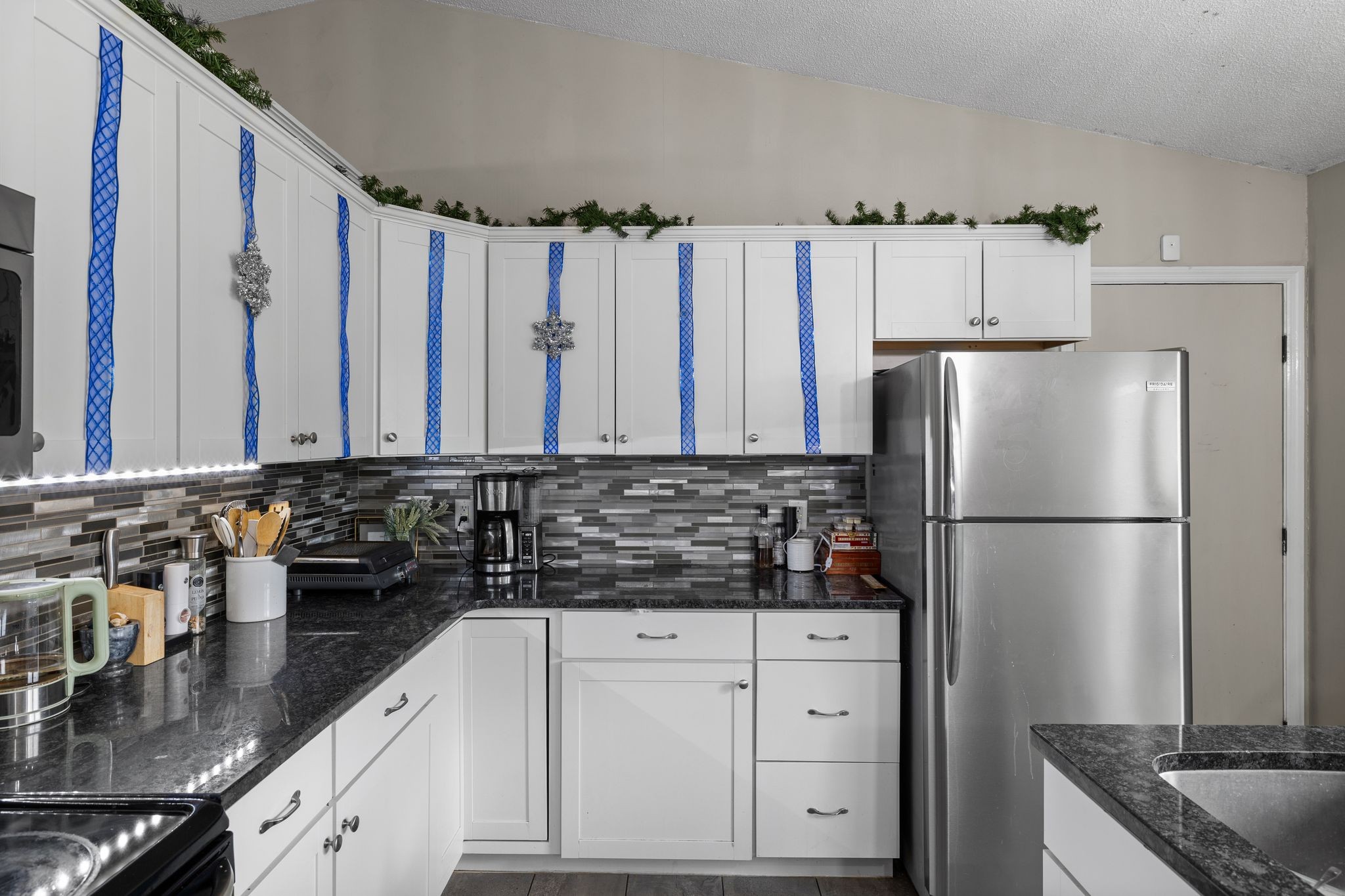 1516 Richmond Road Columbia, TN 38401 - Photo 11 of 26 a kitchen with appliances a counter and a sink