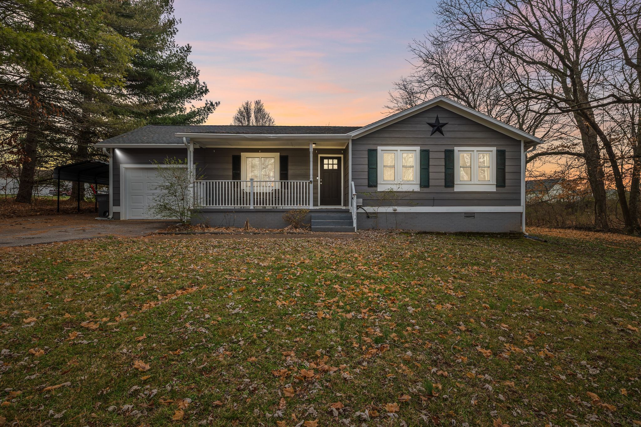 1516 Richmond Road Columbia, TN 38401 - Photo 2 of 26 a front view of a house with garden