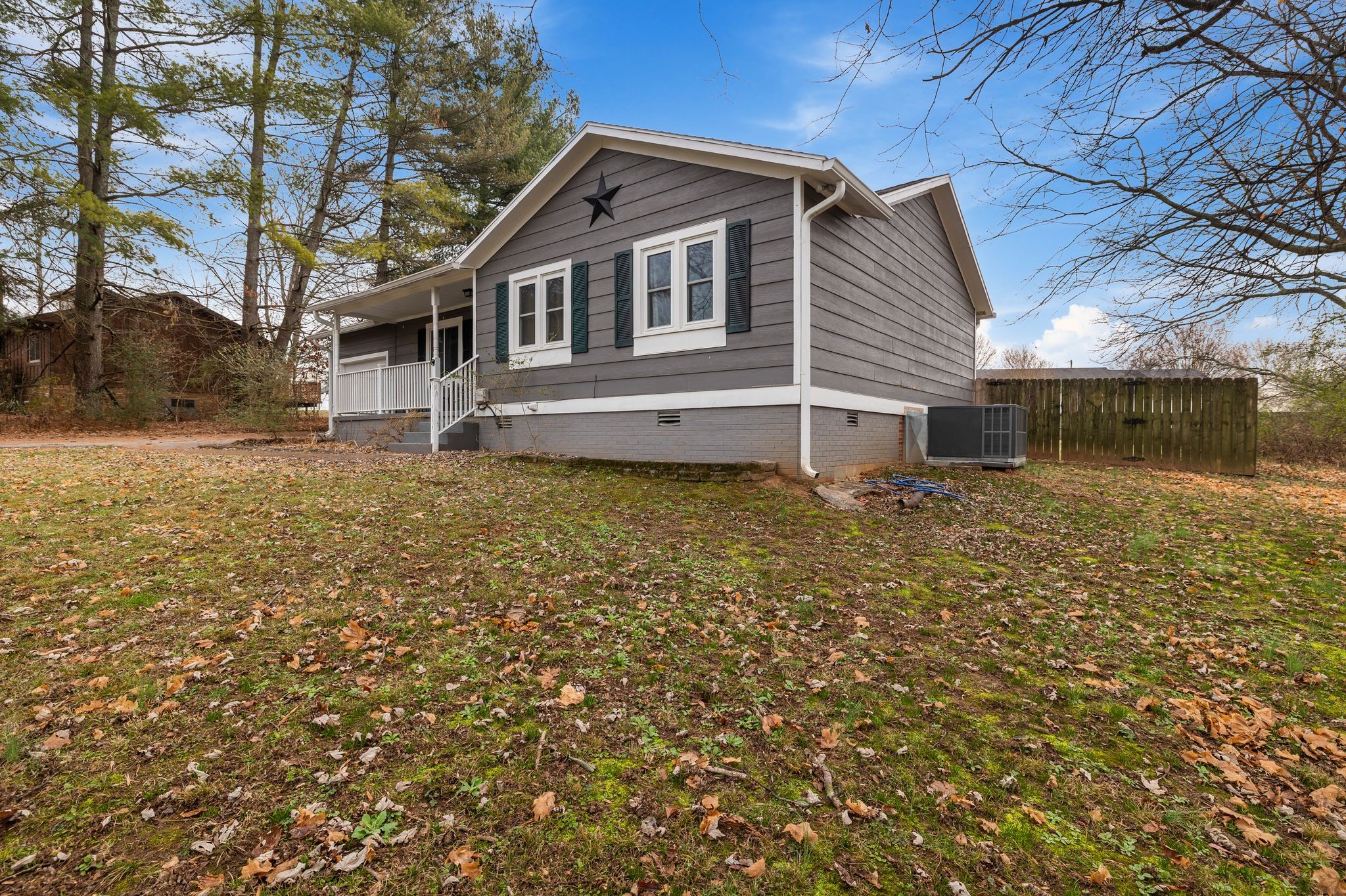 1516 Richmond Road Columbia, TN 38401 - Photo 6 of 26 a house with a tree in front of it