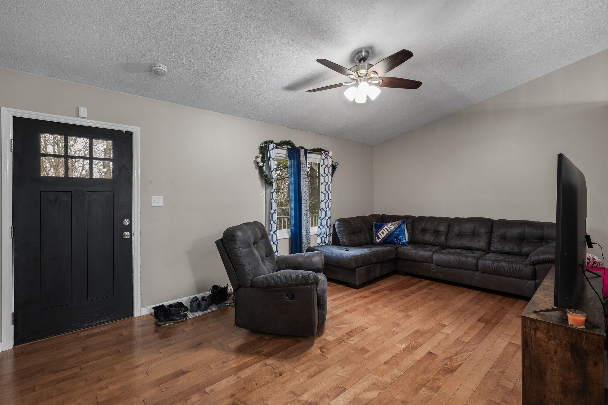 1516 Richmond Road Columbia, TN 38401 - Photo 7 of 26 a living room with furniture and a flat screen tv