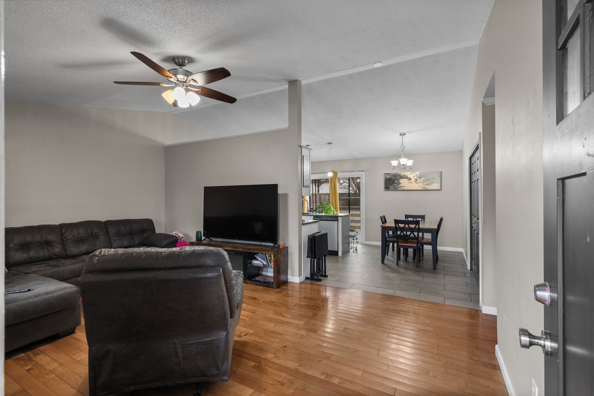 1516 Richmond Road Columbia, TN 38401 - Photo 8 of 26 a living room with furniture and a flat screen tv