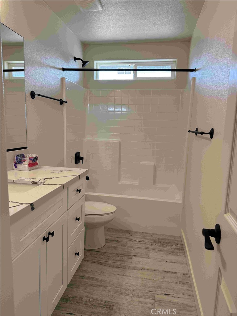 15737 Sago Road Apple Valley, CA 92307 - Photo 9 of 10 Bathroom 2