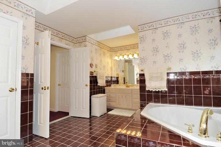 2078 Misty Meadow Road Finksburg, MD 21048 - Photo 19 of 25 Master Bath