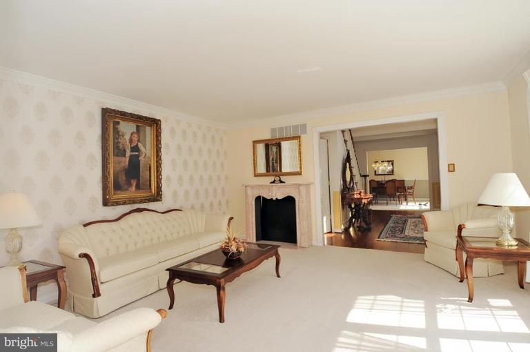 2078 Misty Meadow Road Finksburg, MD 21048 - Photo 5 of 25 Living Room