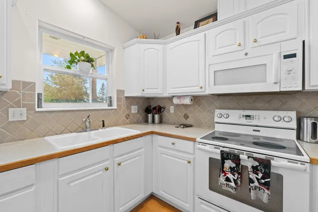 $875,000 | 2024 Summit Valley Road, Addy, WA 99101