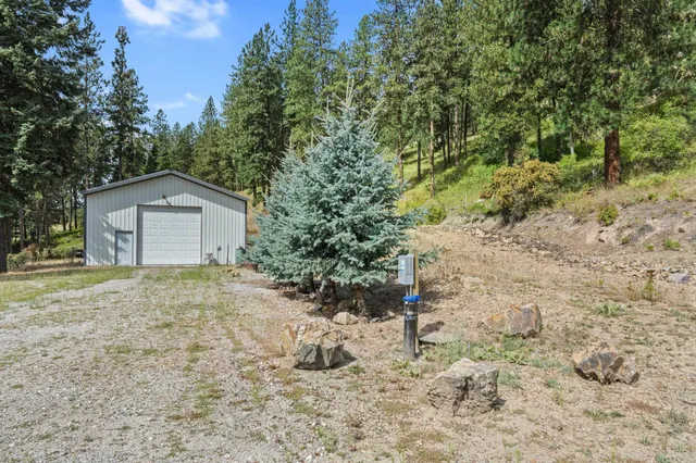$875,000 | 2024 Summit Valley Road, Addy, WA 99101