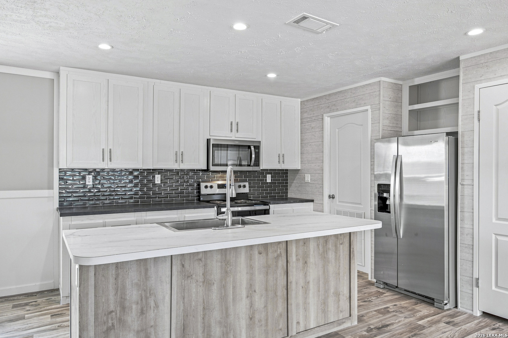 872 Main Loop Road Waelder, TX 78959 - Photo 6 of 30 Gallery Image 6