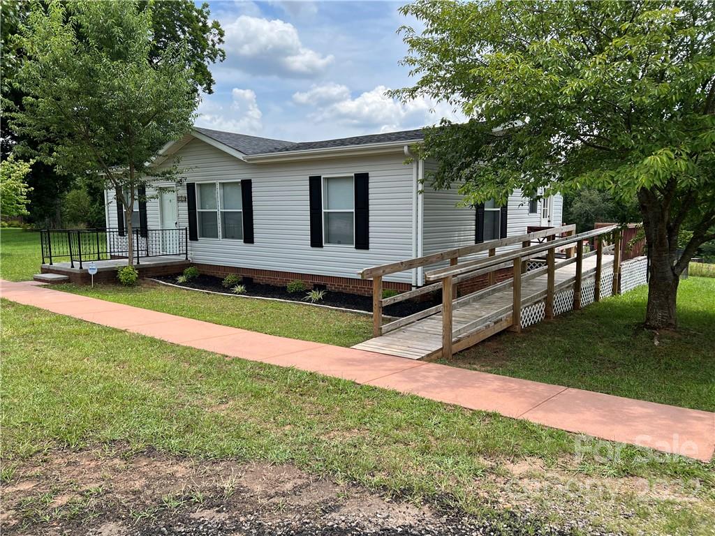 467 Shaw Road Harmony, NC 28634 - Photo 2 of 29 Gallery Image 2