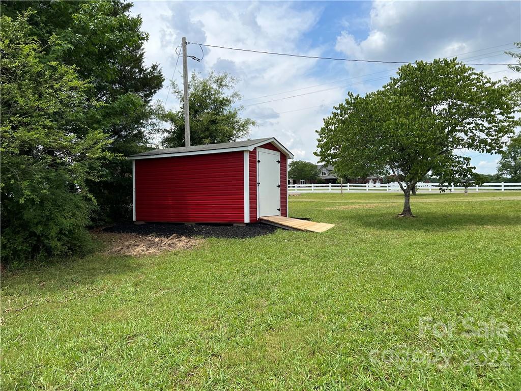 467 Shaw Road Harmony, NC 28634 - Photo 5 of 29 Gallery Image 5