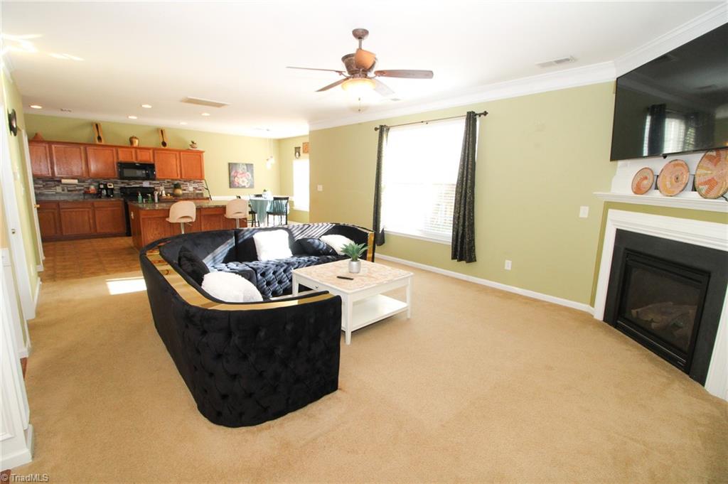 709 Spinning Wheel Point High Point, NC 27265 - Photo 3 of 11