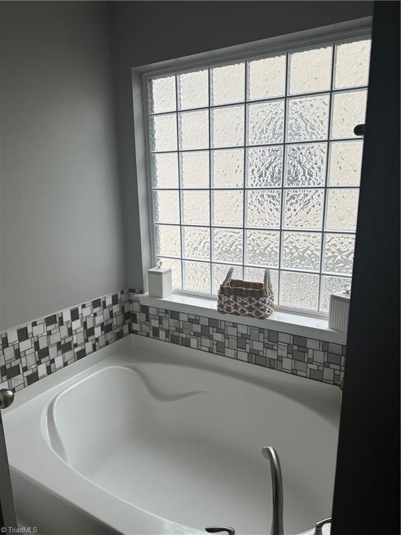 709 Spinning Wheel Point High Point, NC 27265 - Photo 5 of 11