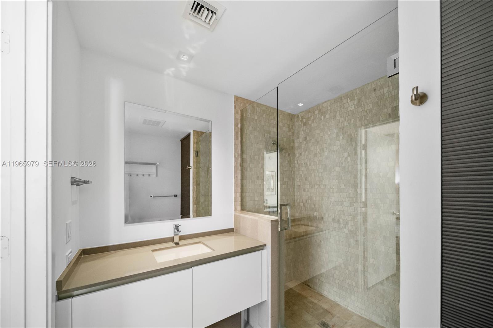 68 Southeast 6th Street, Unit 1201 Miami, FL 33131 - Photo 13 of 38