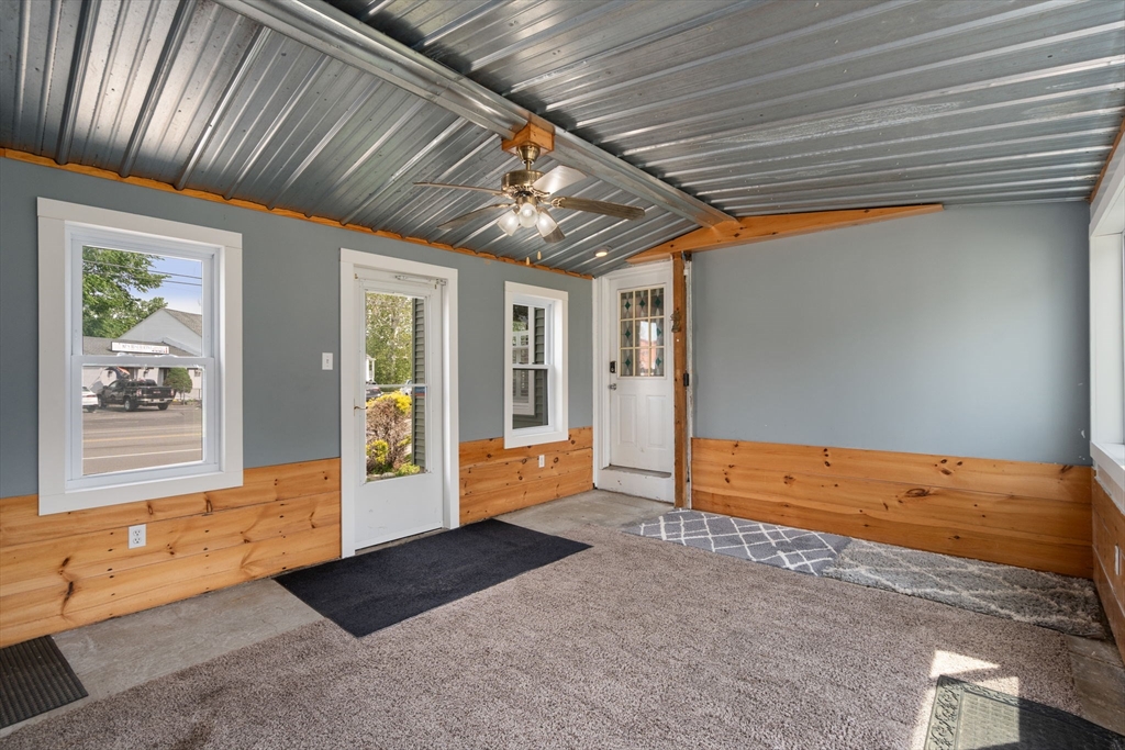 9 Providence Road Sutton, MA 01590 - Photo 24 of 37