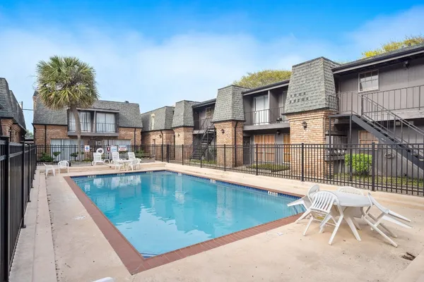 $1,300 | 711 Holiday Drive, Unit 72, Galveston, TX 77550