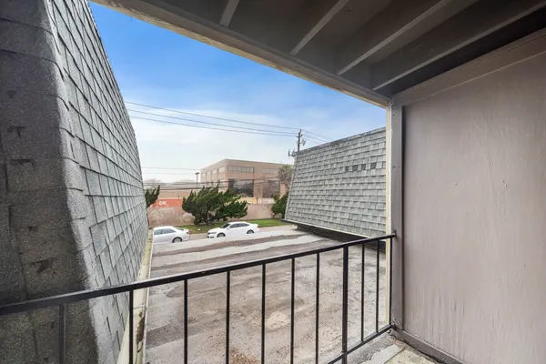 $1,300 | 711 Holiday Drive, Unit 72, Galveston, TX 77550