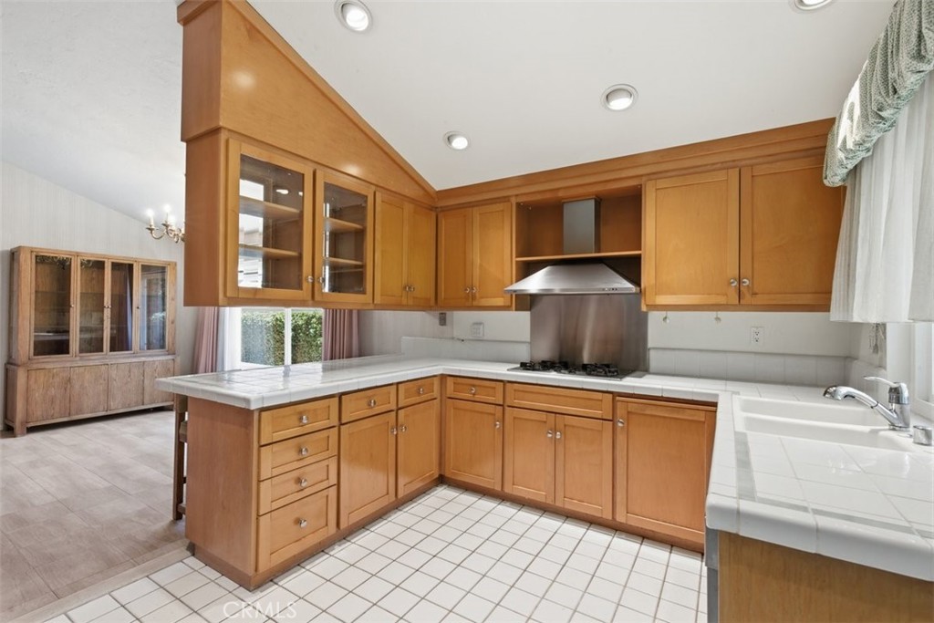 6307 Rhea Avenue Tarzana, CA 91335 - Photo 5 of 18 Kitchen