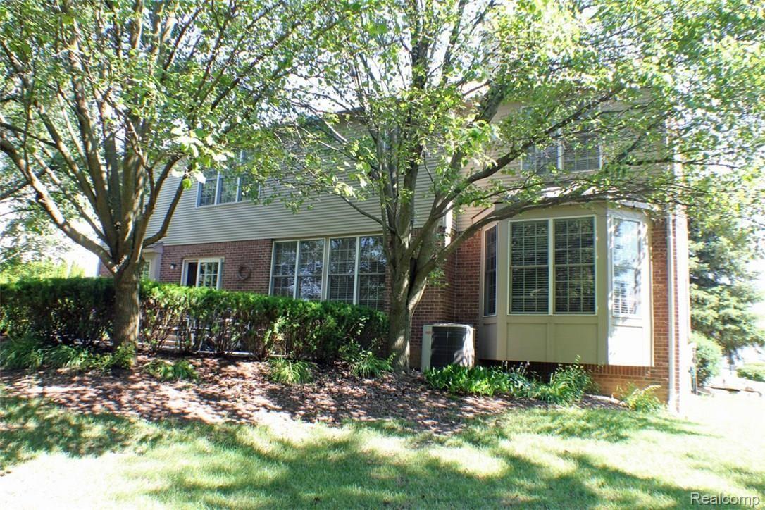 1027 Miners Run Rochester, MI 48306 - Photo 23 of 23 Exterior Back.jpg