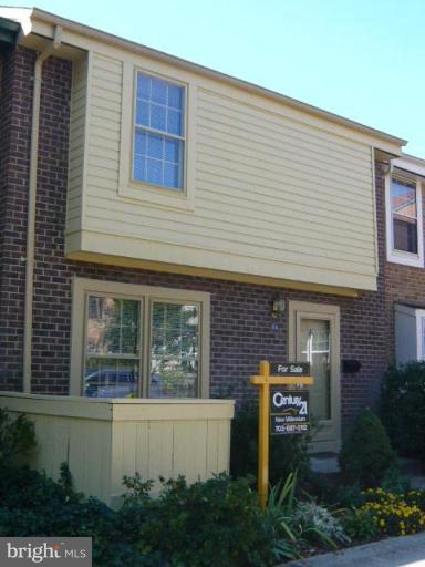 2184 Golf Course Drive Reston, VA 20191 - Photo 1 of 21 Exterior (Main)