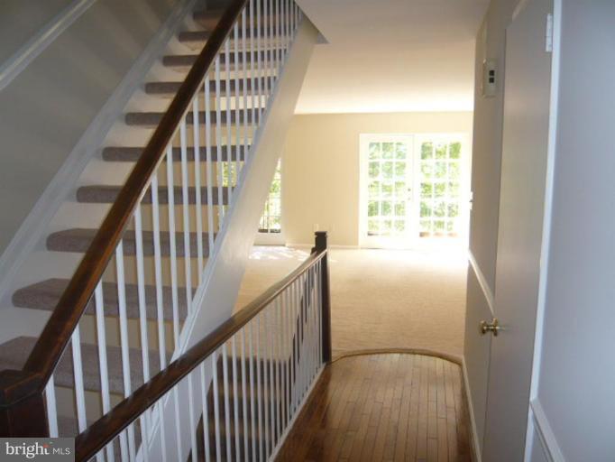 2184 Golf Course Drive Reston, VA 20191 - Photo 2 of 21 Entrance / Foyer