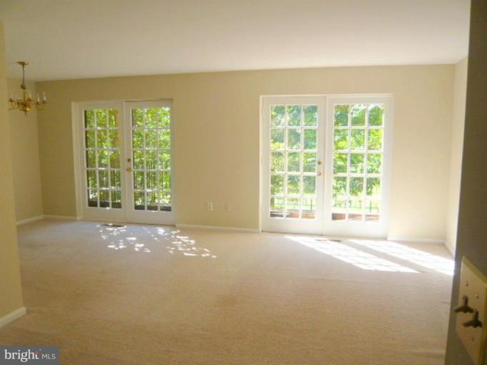 2184 Golf Course Drive Reston, VA 20191 - Photo 7 of 21 Living Room