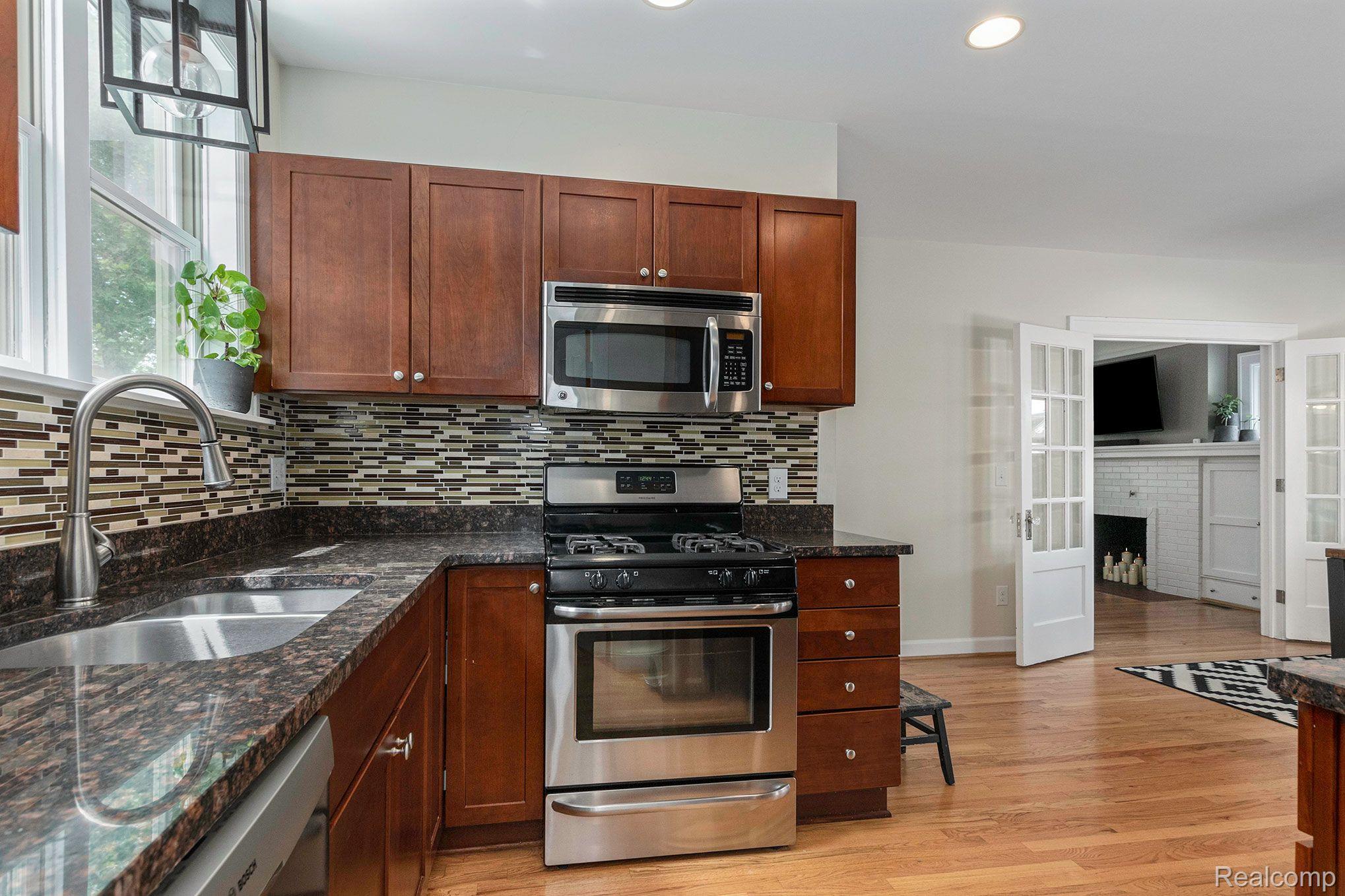 16772 Sunderland Road Detroit, MI 48219 - Photo 11 of 32