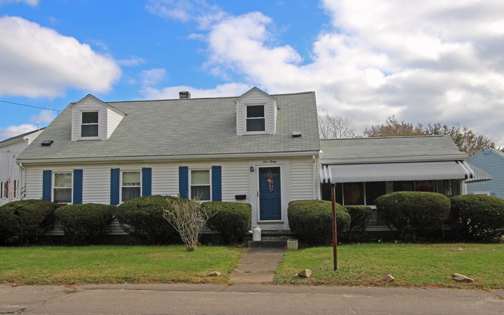 430 Newport Road Hull, MA 02045 - Photo 1 of 10 a house view with a garden space
