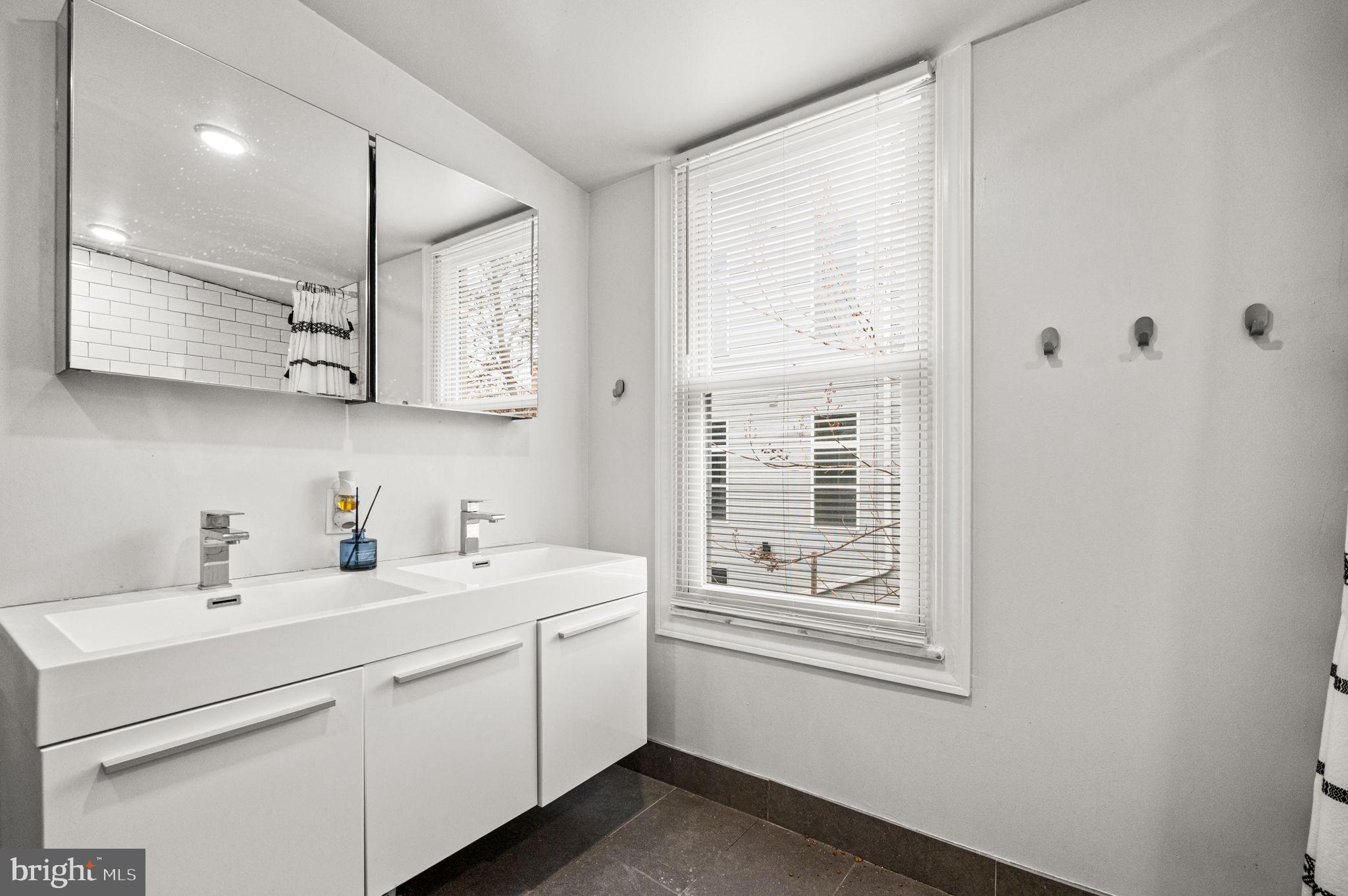 2033 Hope Street Philadelphia, PA 19122 - Photo 19 of 32 2nd Floor Full Bath