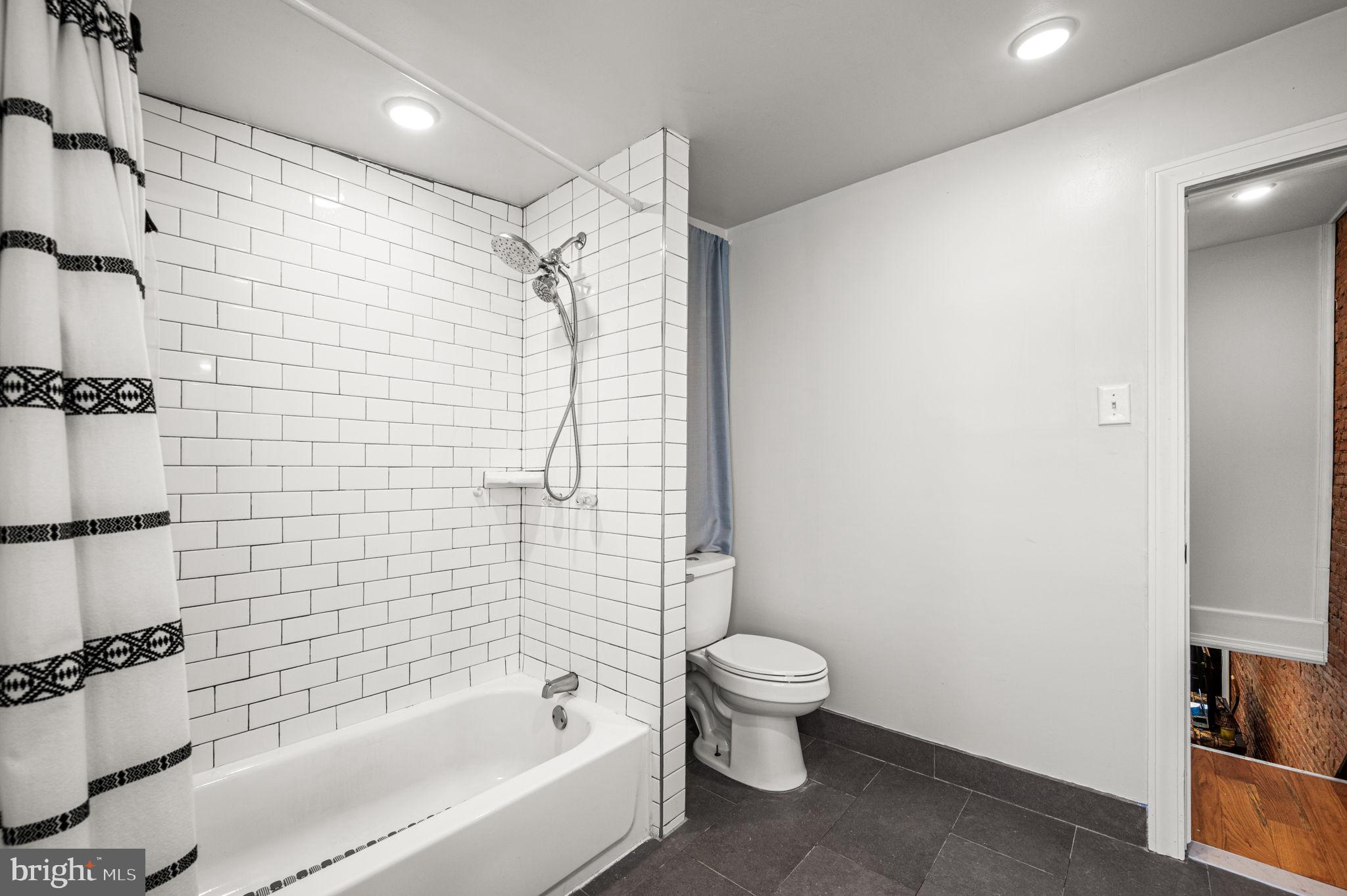 2033 Hope Street Philadelphia, PA 19122 - Photo 20 of 32 2nd Floor Full Bath