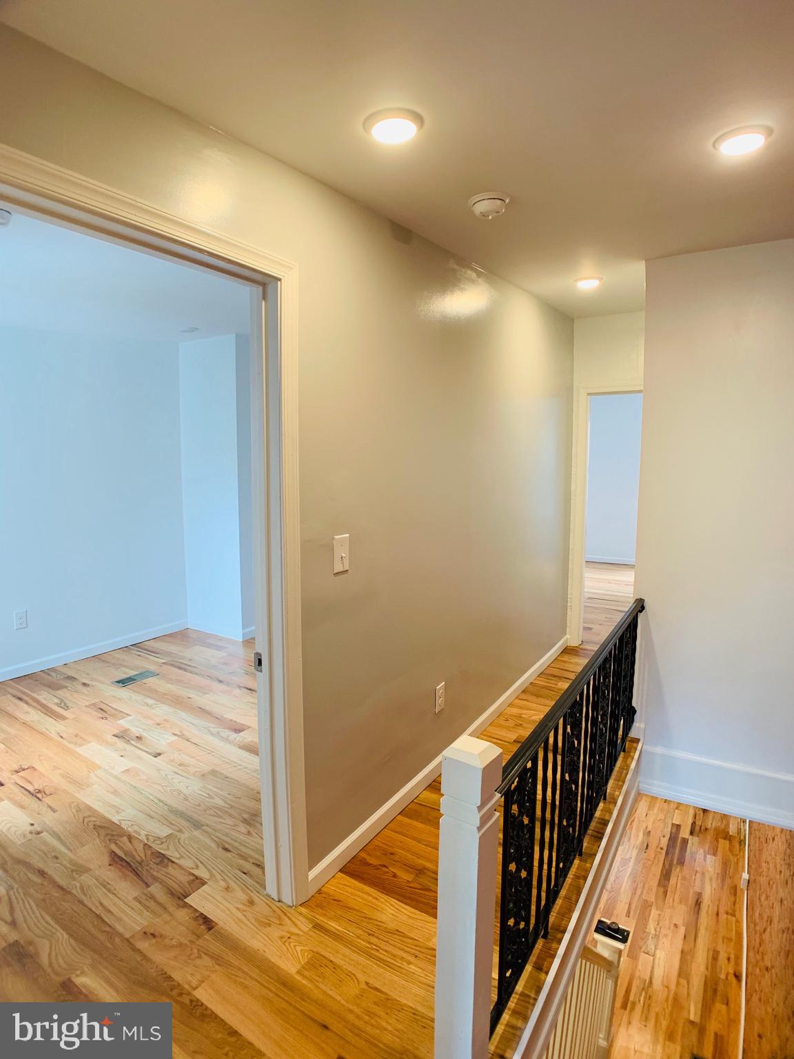 2033 Hope Street Philadelphia, PA 19122 - Photo 21 of 32 Hallway