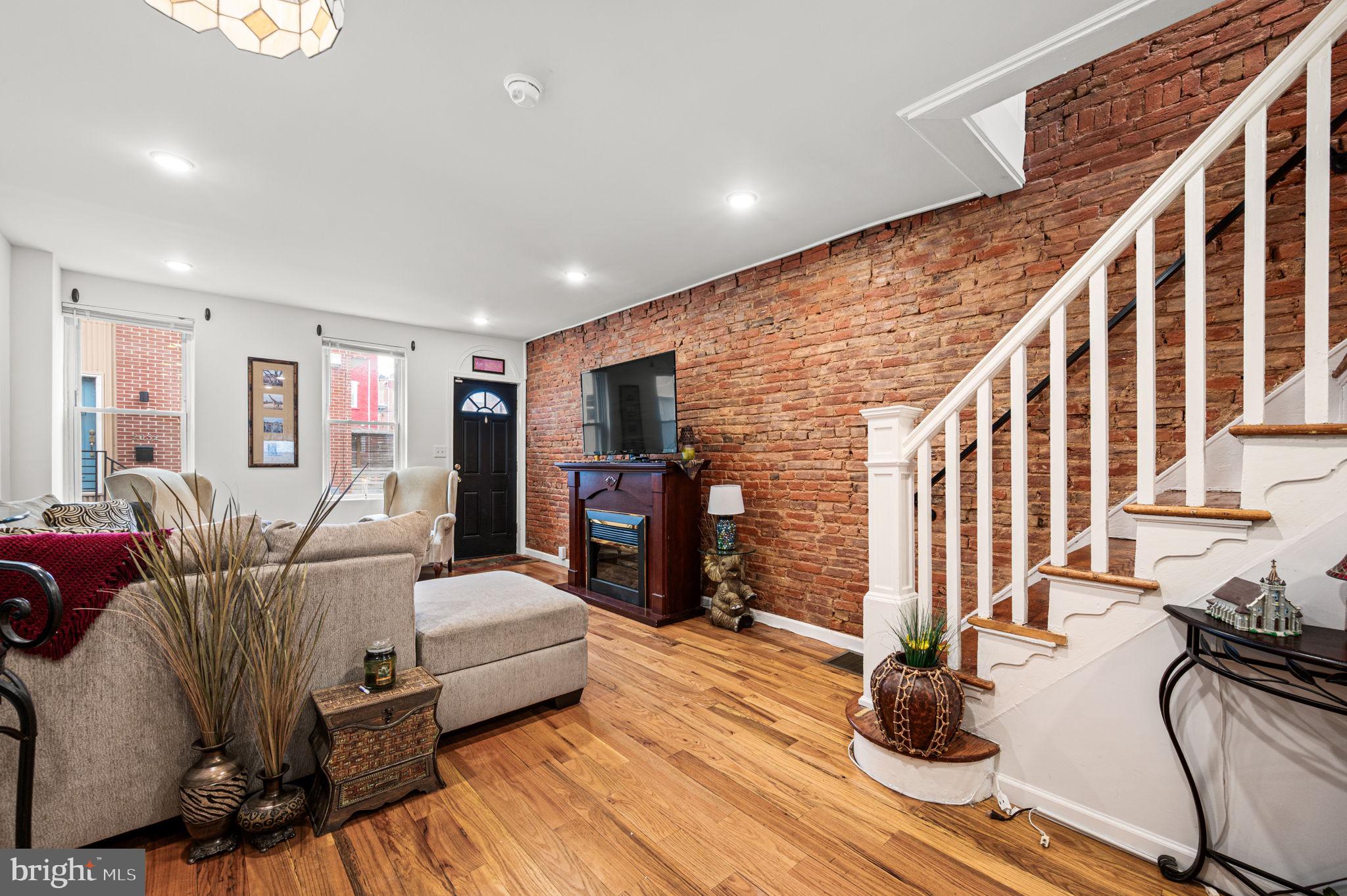 2033 Hope Street Philadelphia, PA 19122 - Photo 6 of 32 Furnished Current Living Room