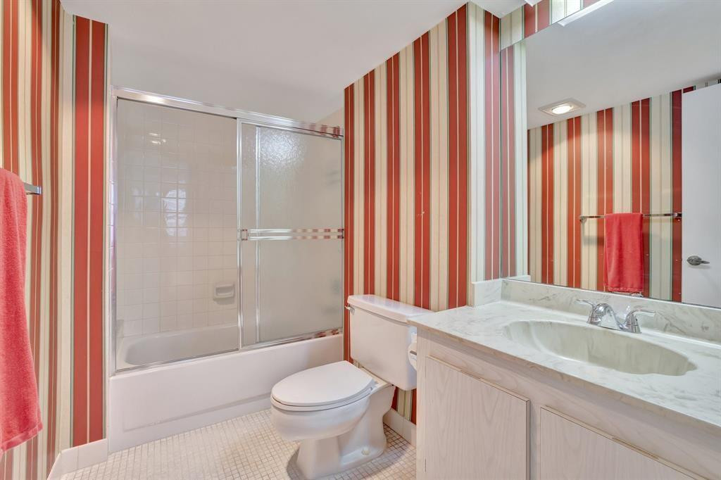 525 North Ocean Boulevard, Unit 522 Pompano Beach, FL 33062 - Photo 21 of 42 MASTER BATH