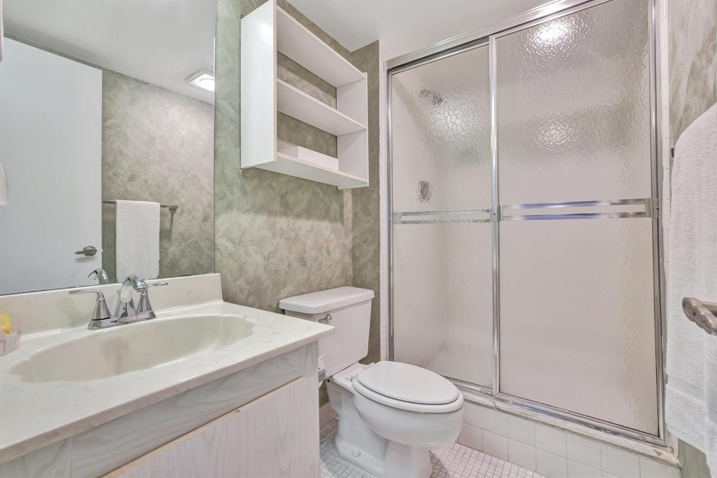 525 North Ocean Boulevard, Unit 522 Pompano Beach, FL 33062 - Photo 24 of 42 HALLWAY BATH