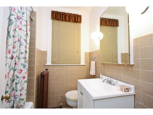 400 West Deming Place, Unit 6G Chicago, IL 60614 - Photo 11 of 11 a bathroom with a sink a toilet and a mirror