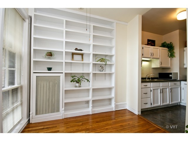 400 West Deming Place, Unit 6G Chicago, IL 60614 - Photo 7 of 11 a view interior of a house and wooden floor