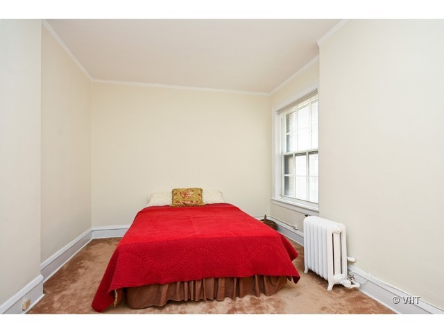 400 West Deming Place, Unit 6G Chicago, IL 60614 - Photo 9 of 11 a view of a bedroom with a bed and wooden floor