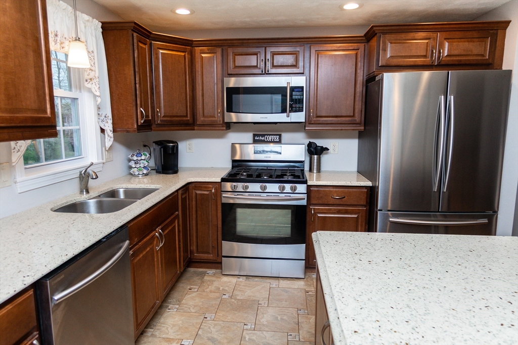 14 Oak Grove Road Randolph, MA 02368 - Photo 9 of 38