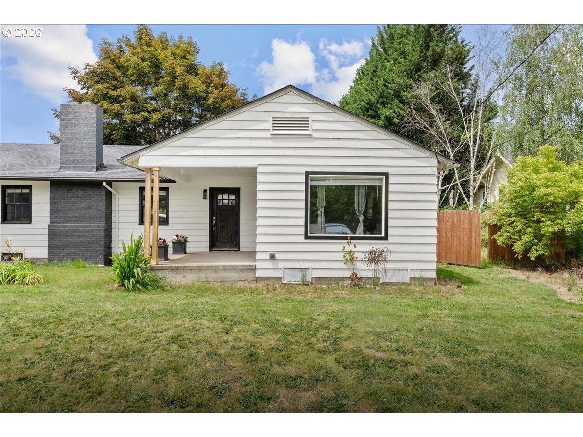 590 North Pershing Street Mount Angel, OR 97362 - Photo 2 of 34
