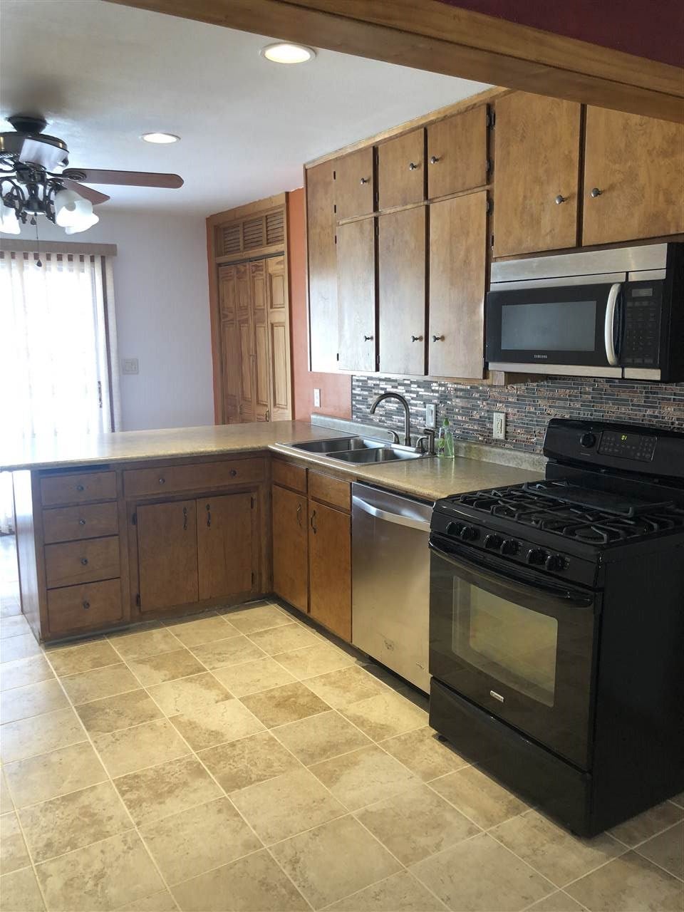414 3rd Street Waterloo, IA 50702 - Photo 2 of 17 Gallery Image 2