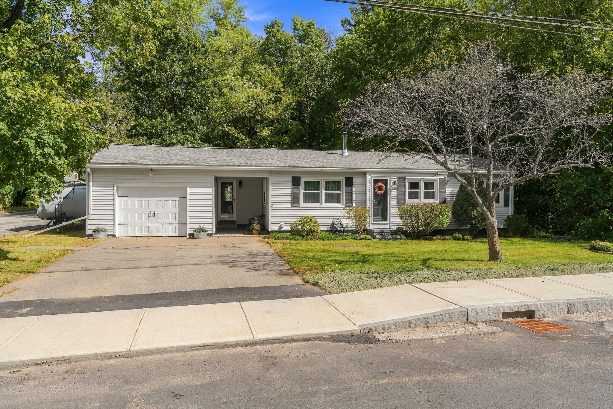 418 Millville Road Uxbridge, MA 01569 - Photo 4 of 38 Gallery Image 4