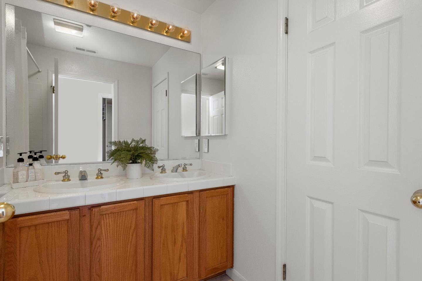 150 Pacchetti Way Mountain View, CA 94040 - Photo 12 of 23 Gallery Image 12
