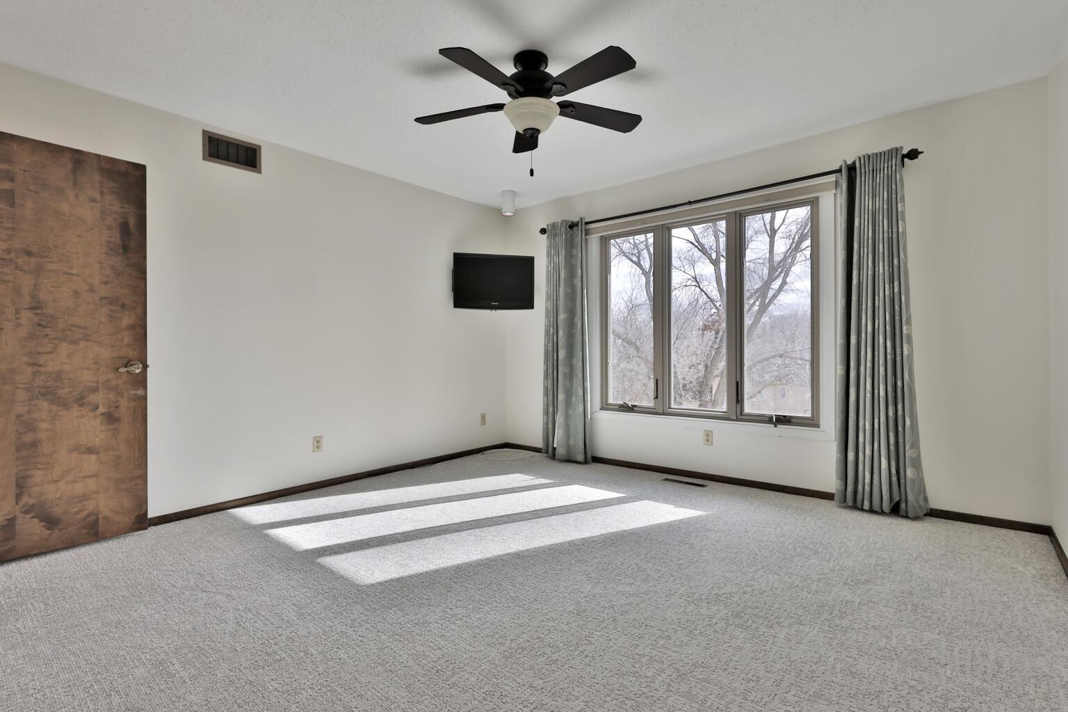 8276 Kingslee Road Bloomington, MN 55438 - Photo 16 of 33