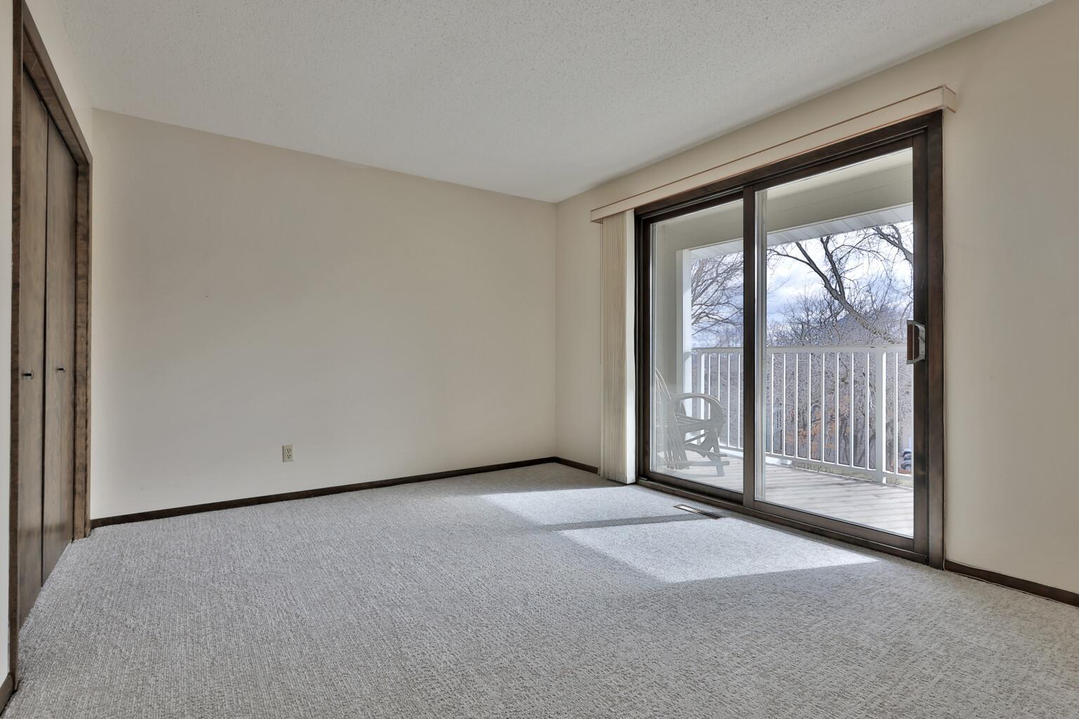 8276 Kingslee Road Bloomington, MN 55438 - Photo 19 of 33