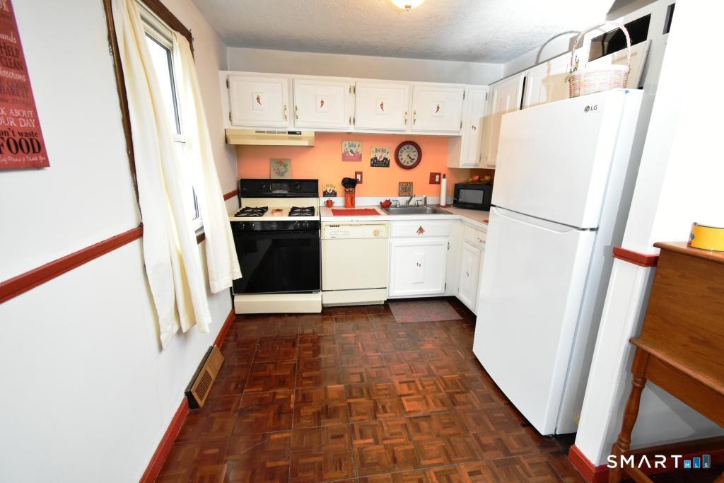 159 Robertson Street, Unit 159 Bristol, CT 06010 - Photo 13 of 33