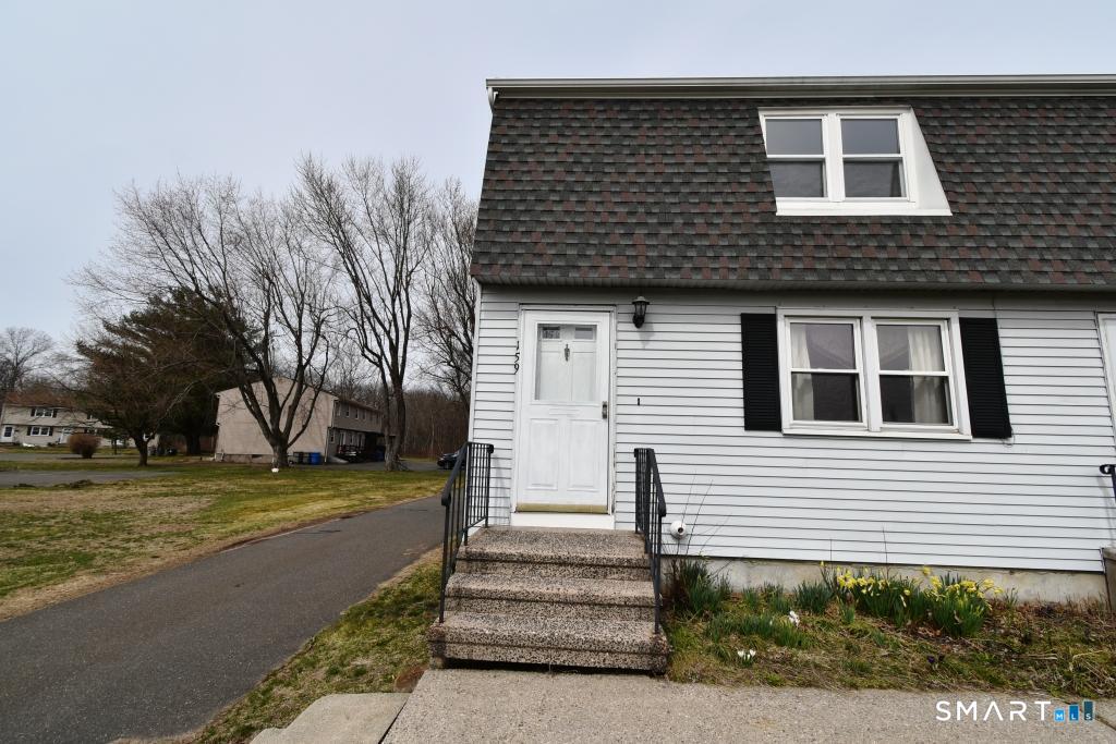 159 Robertson Street, Unit 159 Bristol, CT 06010 - Photo 2 of 28