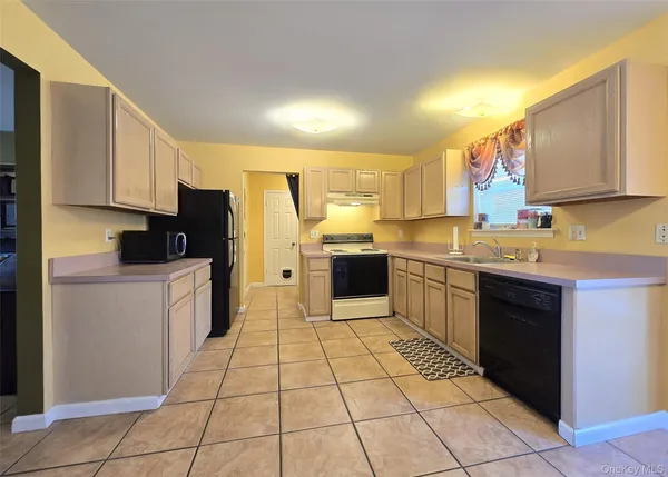 $629,990 | 23 Shamrock Lane, Centereach, NY 11720