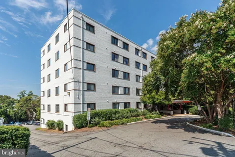 $415,000 | 2016 North Adams Street, Unit 408, Arlington, VA 22201