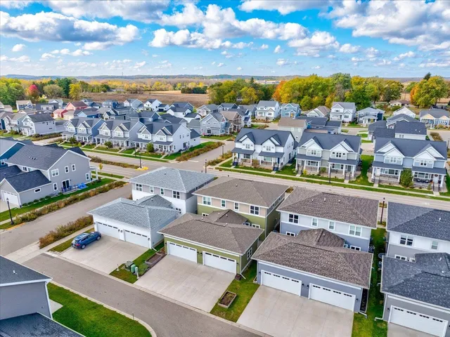 $425,000 | 2818 Frisee Drive, Madison, WI 53711