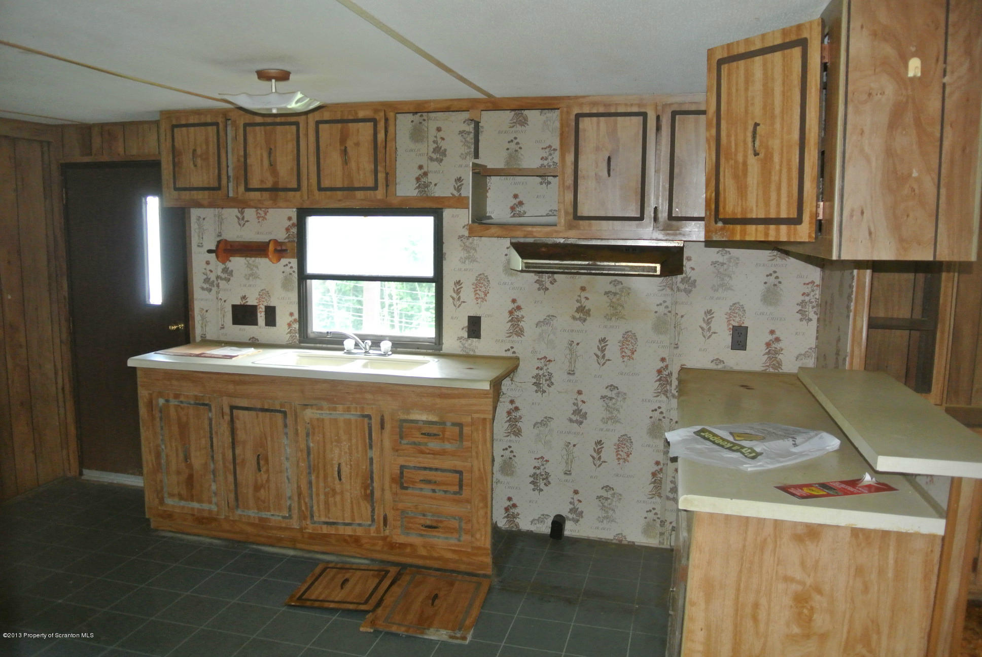 1103 Ridge Street Throop, PA 18447 - Photo 3 of 12 Gallery Image 3