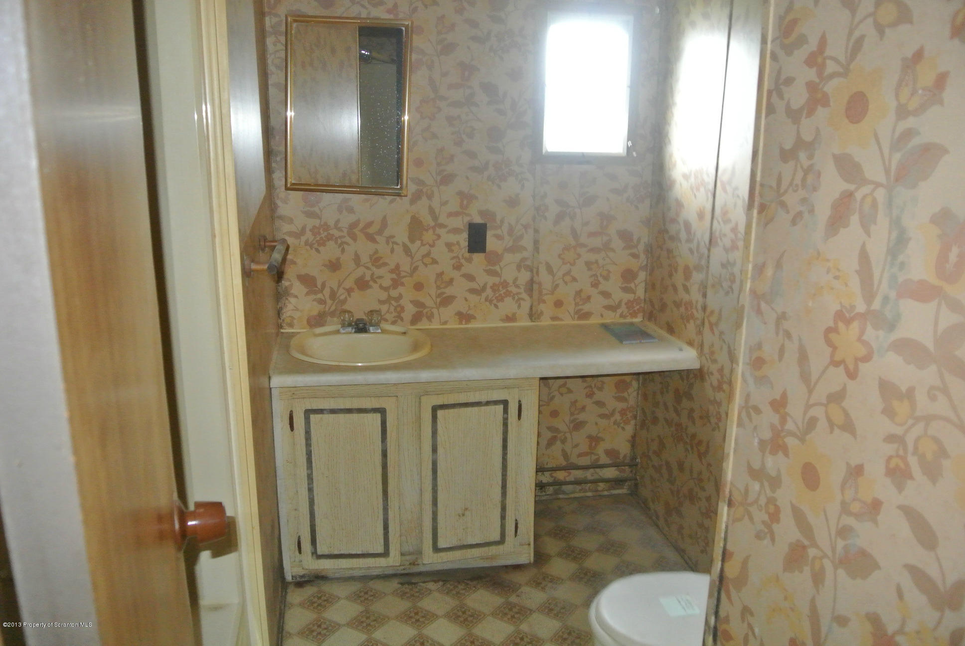 1103 Ridge Street Throop, PA 18447 - Photo 5 of 12 Gallery Image 5