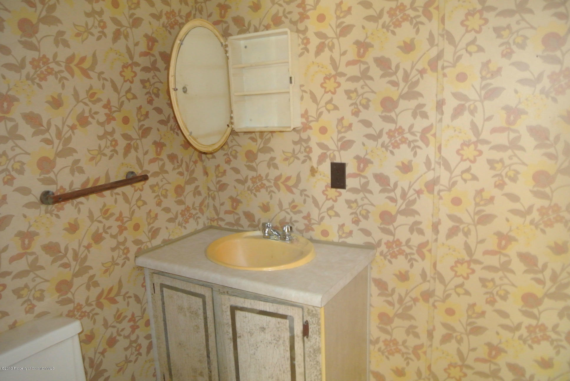 1103 Ridge Street Throop, PA 18447 - Photo 6 of 12 Gallery Image 6